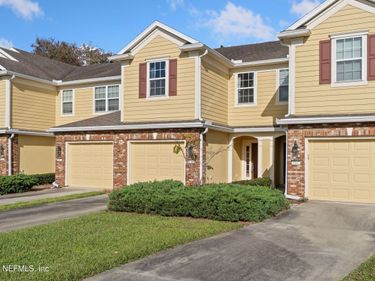 6865 ROUNDLEAF Drive, Jacksonville, FL 32258