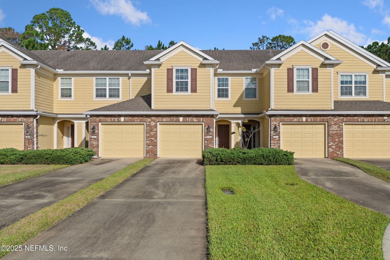 6865 ROUNDLEAF Drive Jacksonville, FL 32258