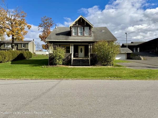 8 Forest Hills Avenue, Catskill, NY 12414