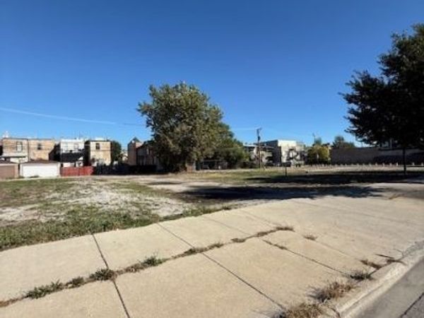 2906 W Madison Street, Chicago, IL 60612