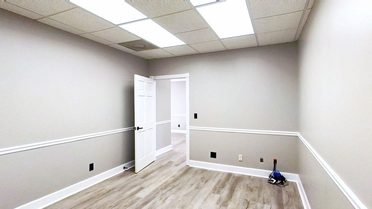 5418 Rivers Avenue Photo 6