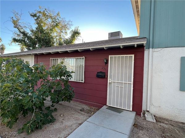 231 Greenbriar Townhouse Way, Las Vegas, NV 89121