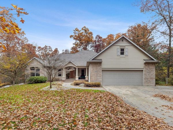 5240 Brookestone Drive NE, Rockford, MI 49341