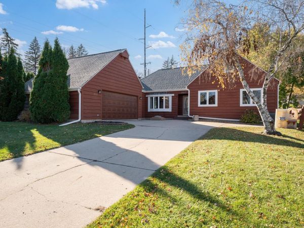 737 Meadow Run Drive SW, Rochester, MN 55902