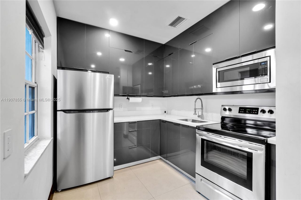 8335 E Crespi Blvd, Unit 4, Miami Beach, FL 33141 Photo