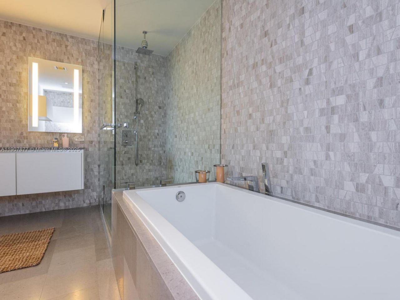 68 SE 6th St, Unit 2304, Miami, FL 33131 Photo