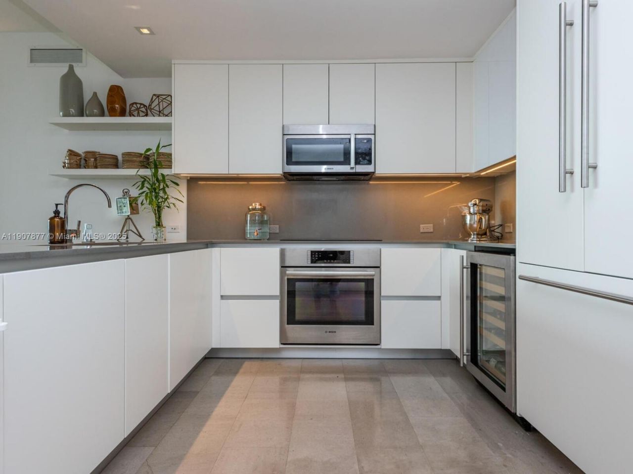 68 SE 6th St, Unit 2304, Miami, FL 33131 Photo