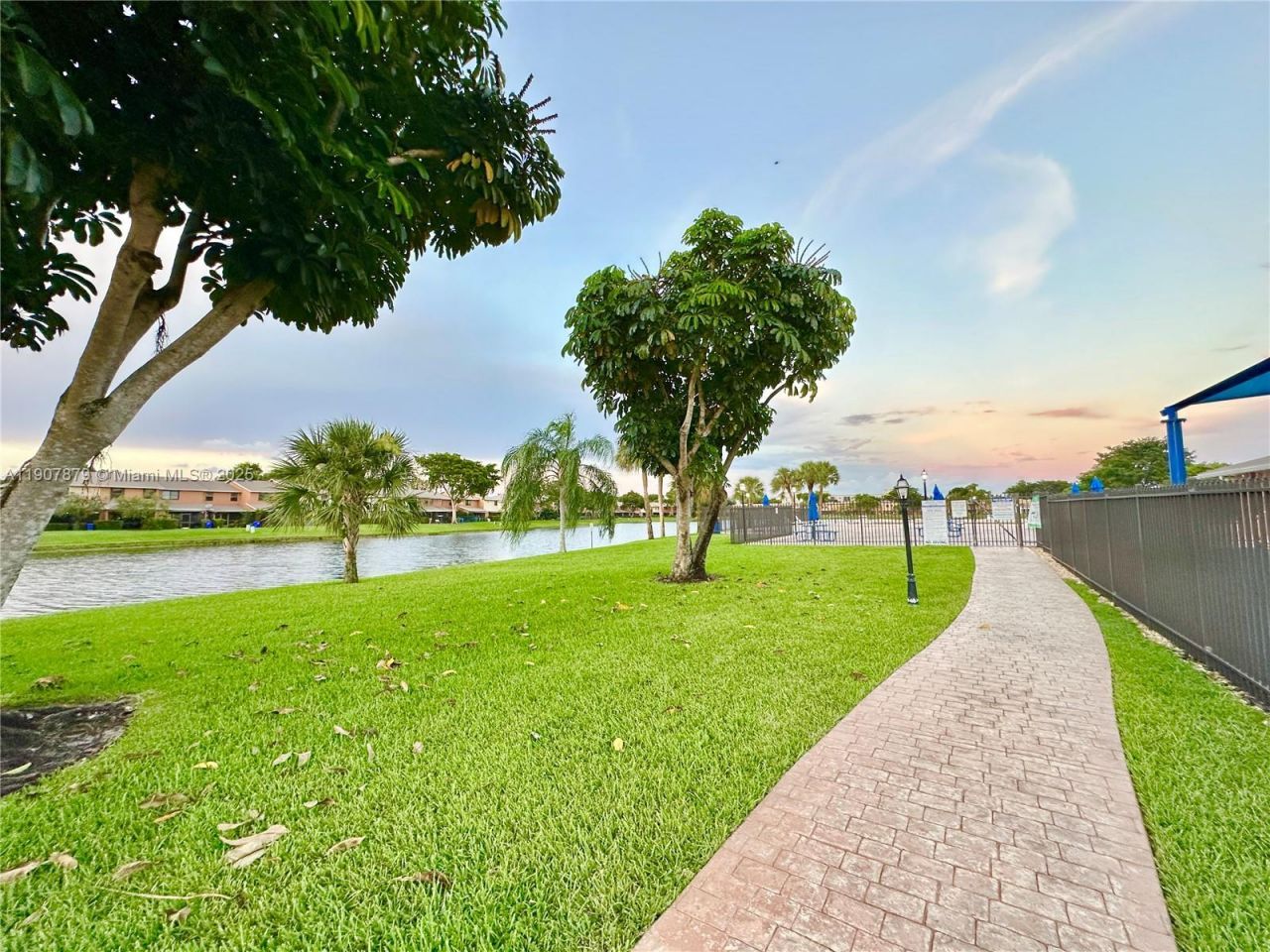 10554 NW 3rd St, Pembroke Pines, FL 33026 Photo