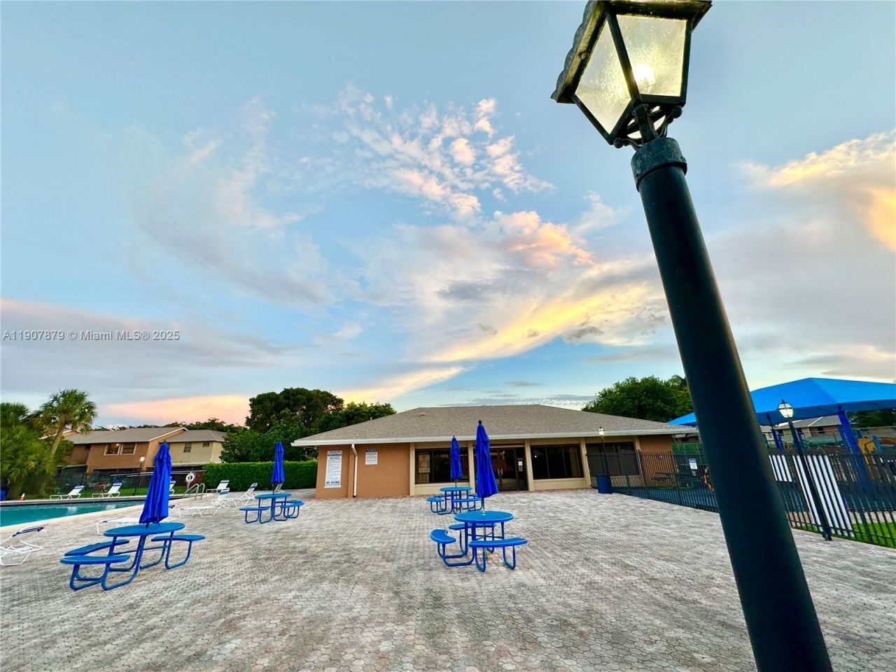 10554 NW 3rd St, Pembroke Pines, FL 33026 Photo