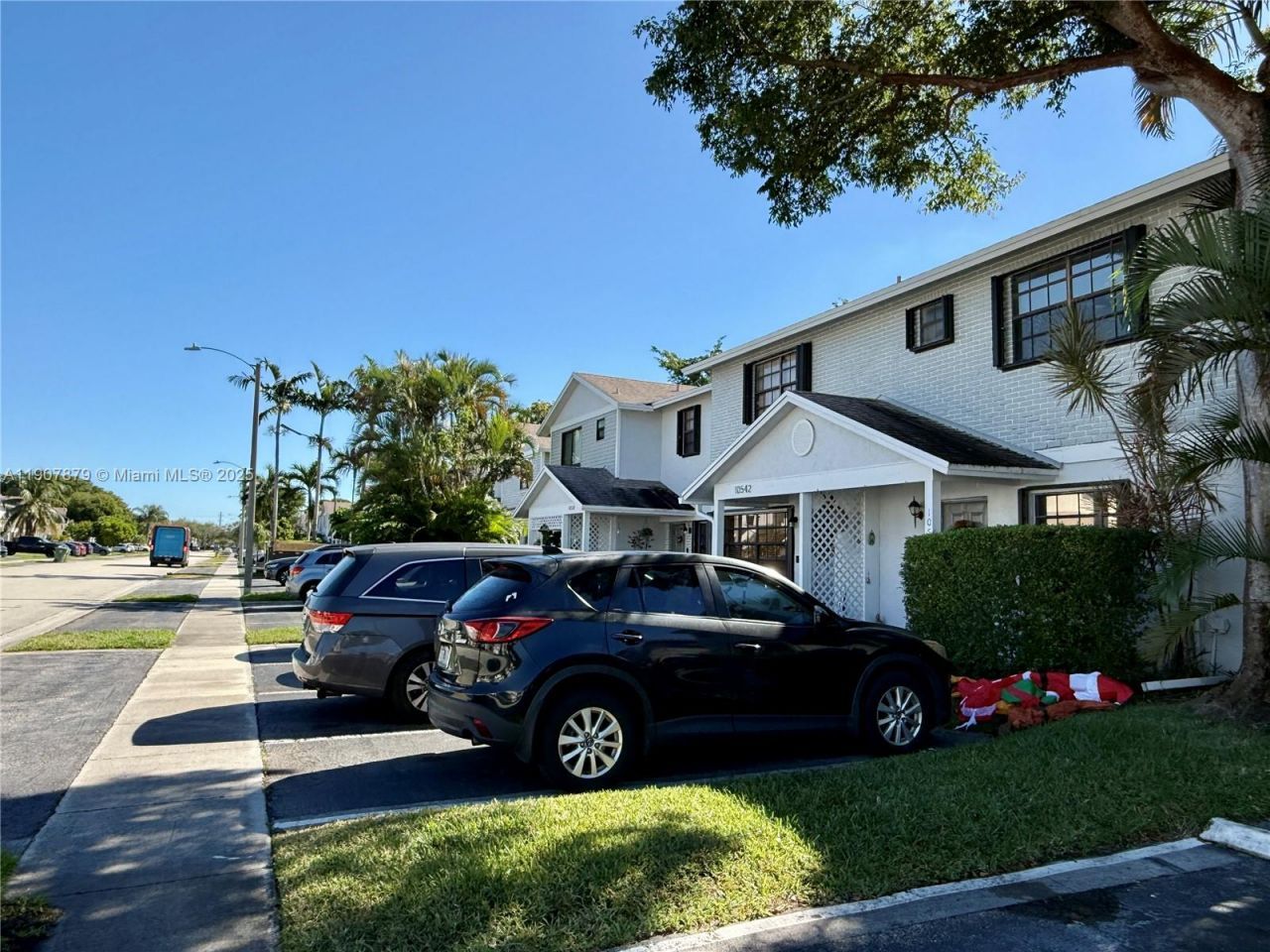 10554 NW 3rd St, Pembroke Pines, FL 33026 Photo