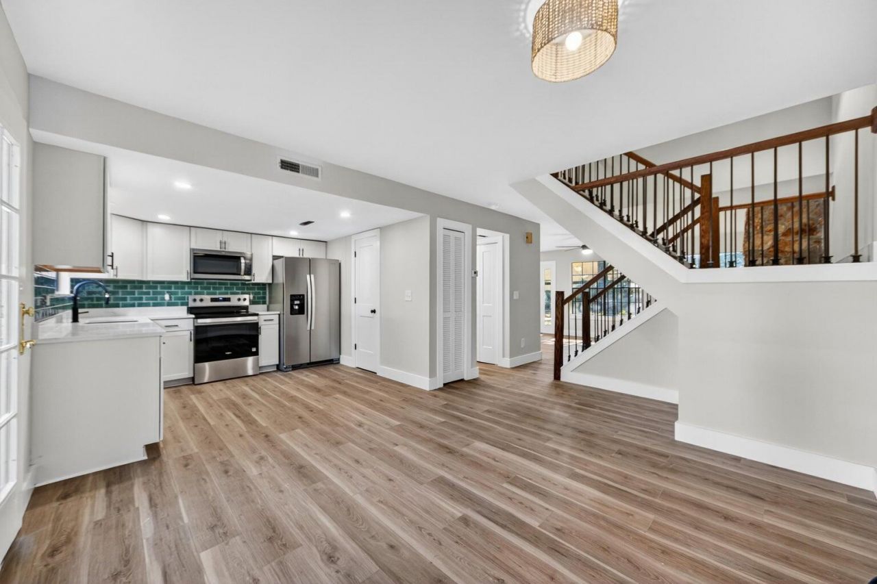 2943 Cathedral Lane Photo 6