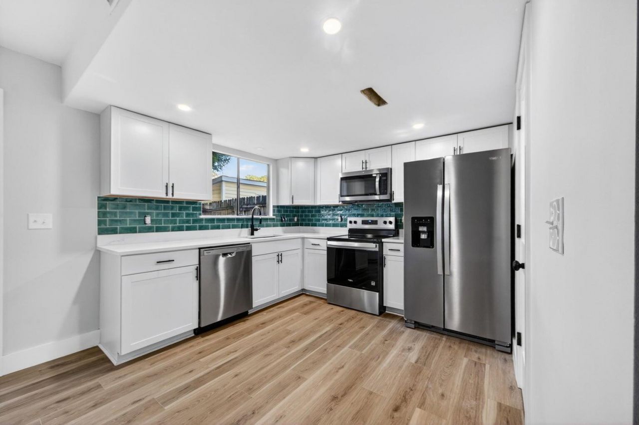 2943 Cathedral Lane Photo 9