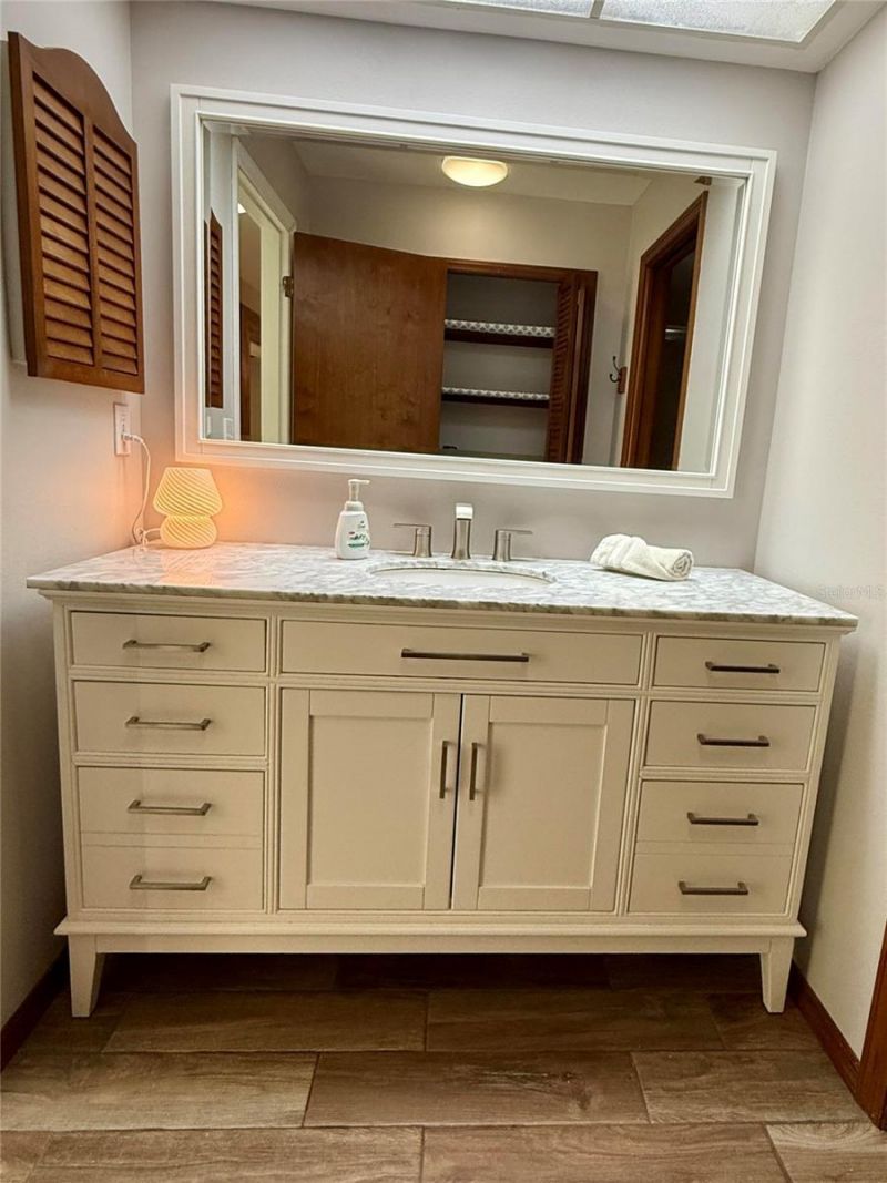 3652 Oak Grove Drive, Sarasota, FL 34243 Photo