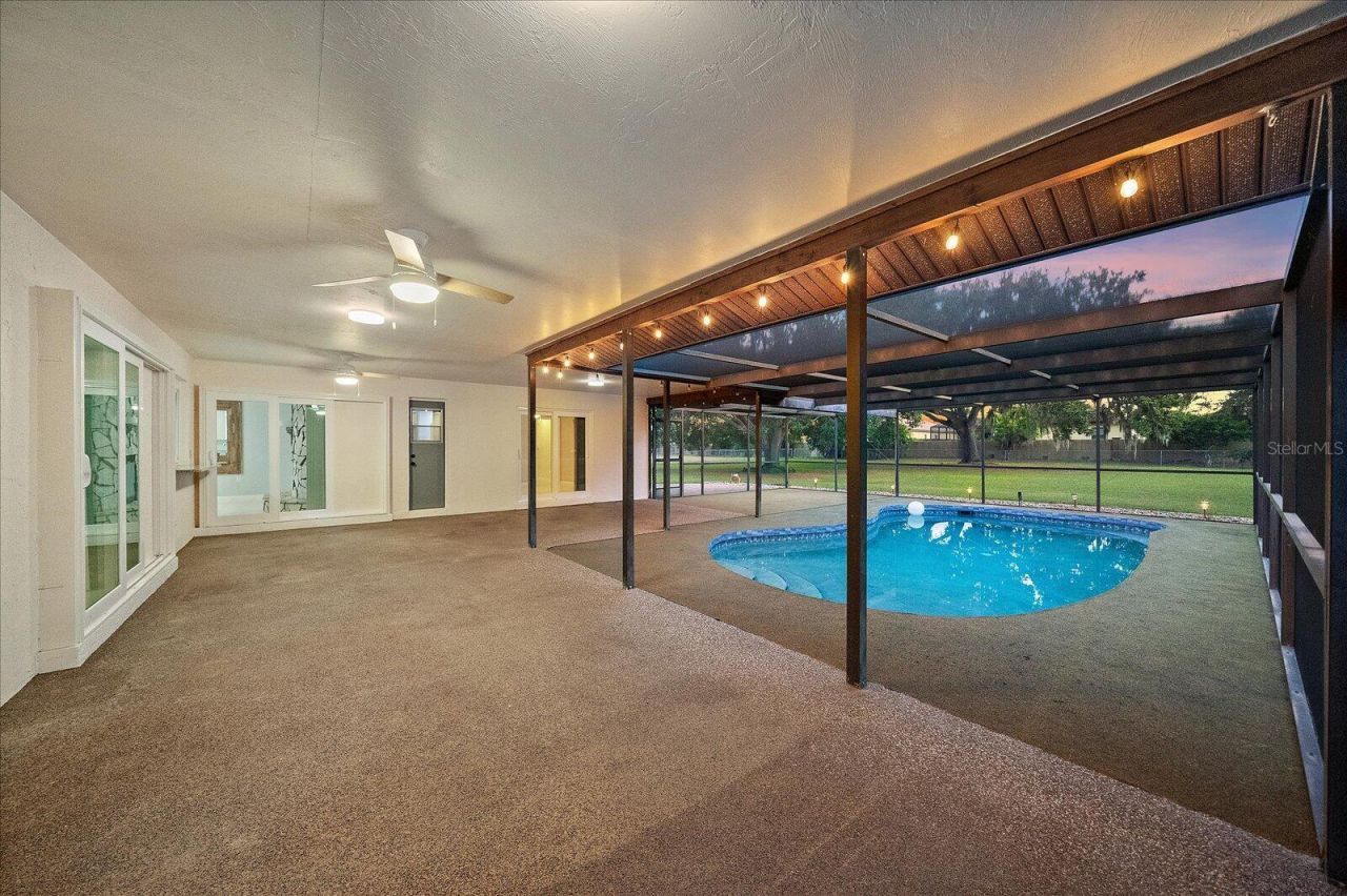 3652 Oak Grove Drive, Sarasota, FL 34243 Photo