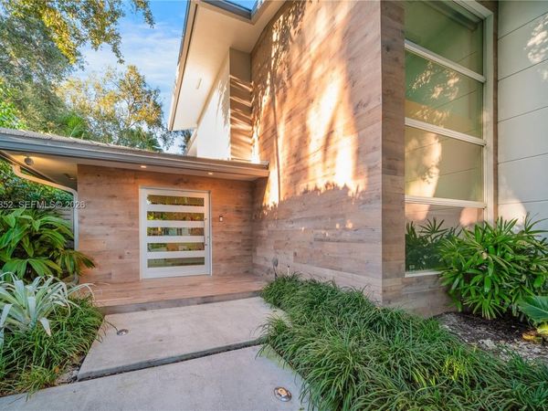 79 W Shore Dr, Miami, FL 33133