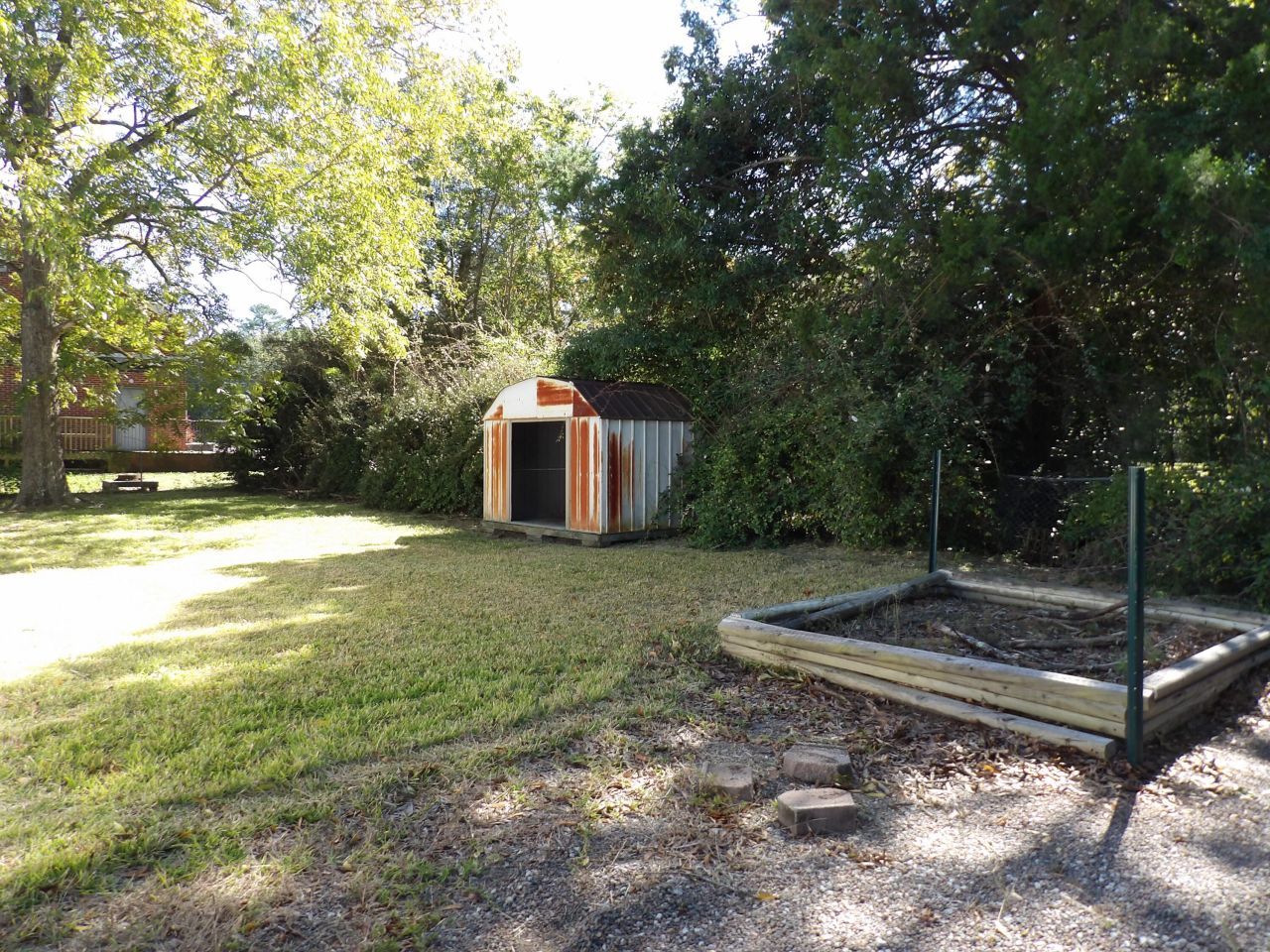 111 Heatley Street Photo 10