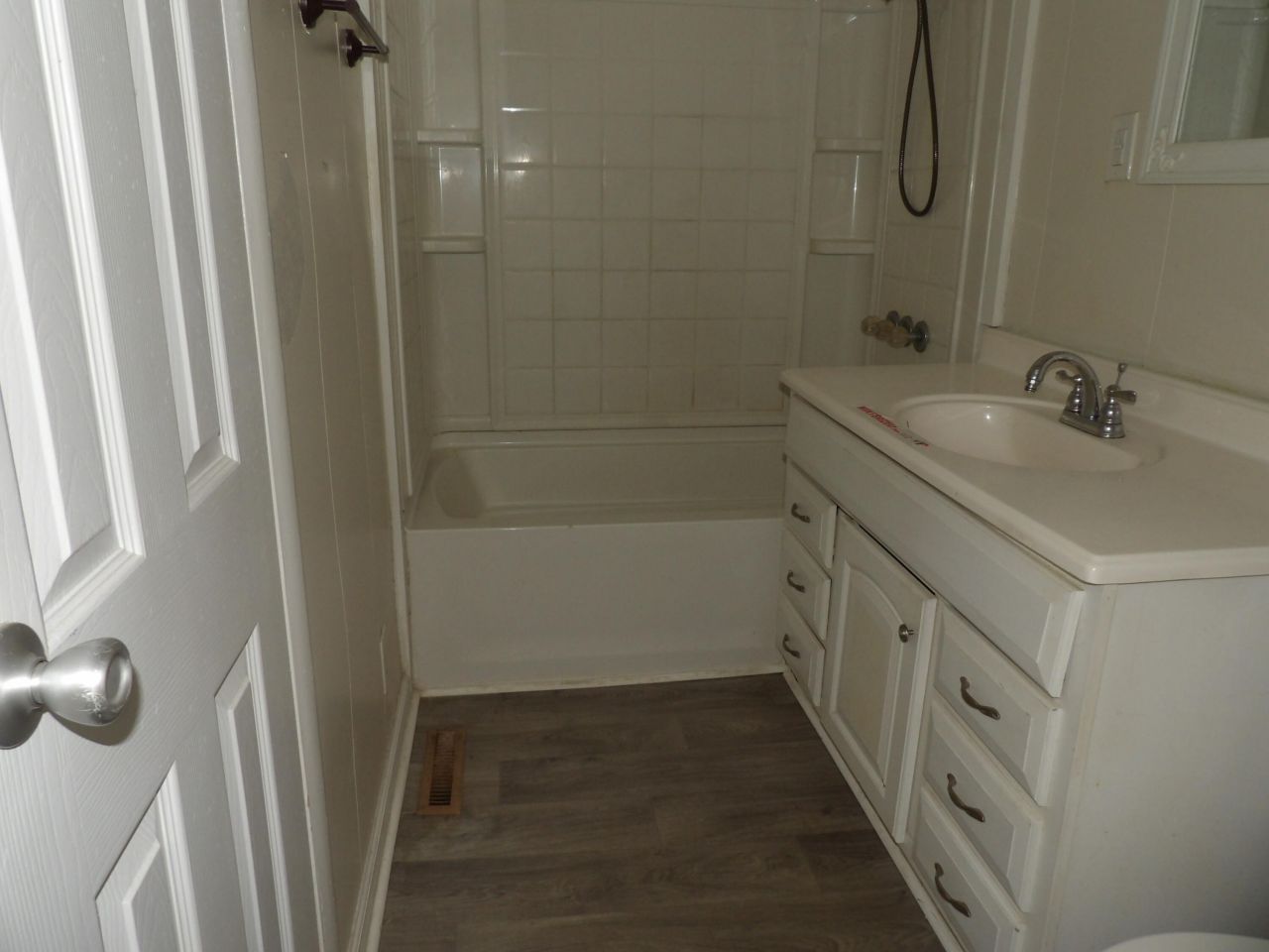 111 Heatley Street Photo 6