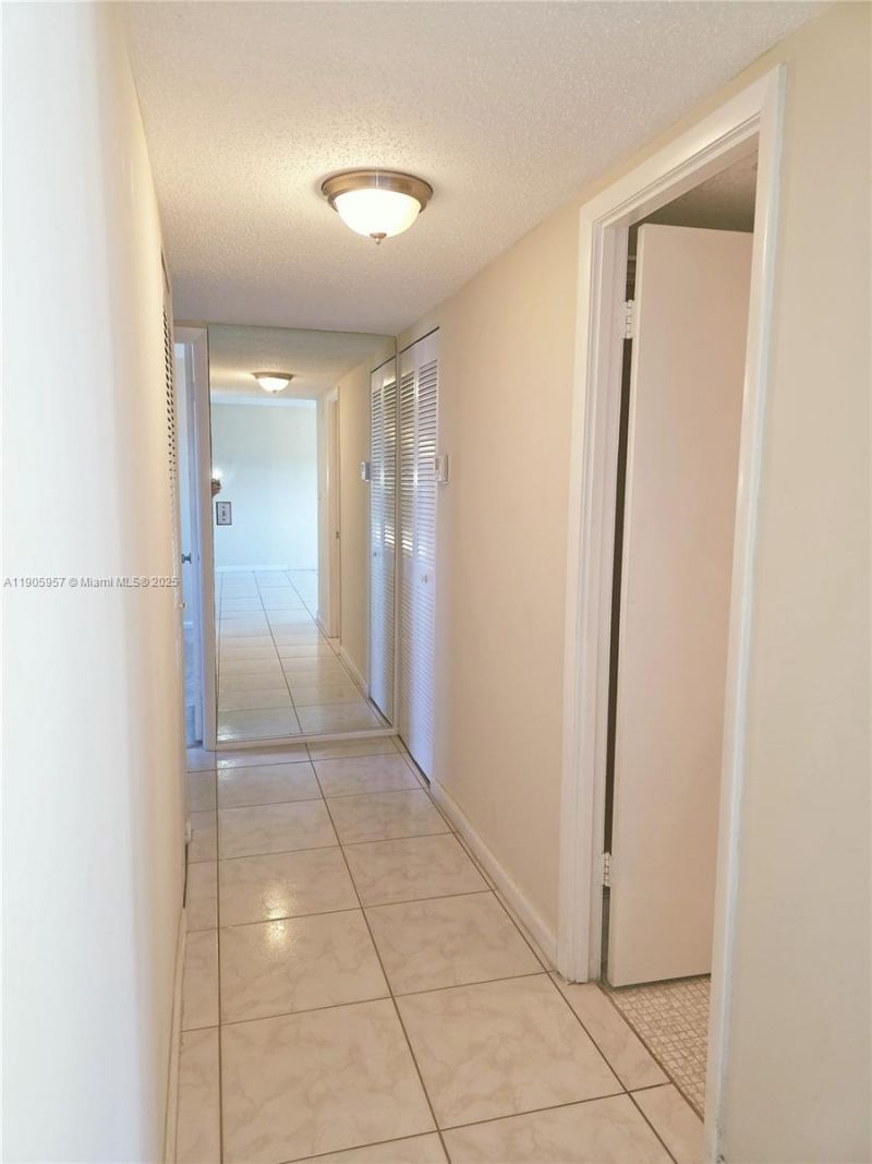4140 NW 44th Ave, Unit 411, Lauderdale Lakes, FL 33319 Photo