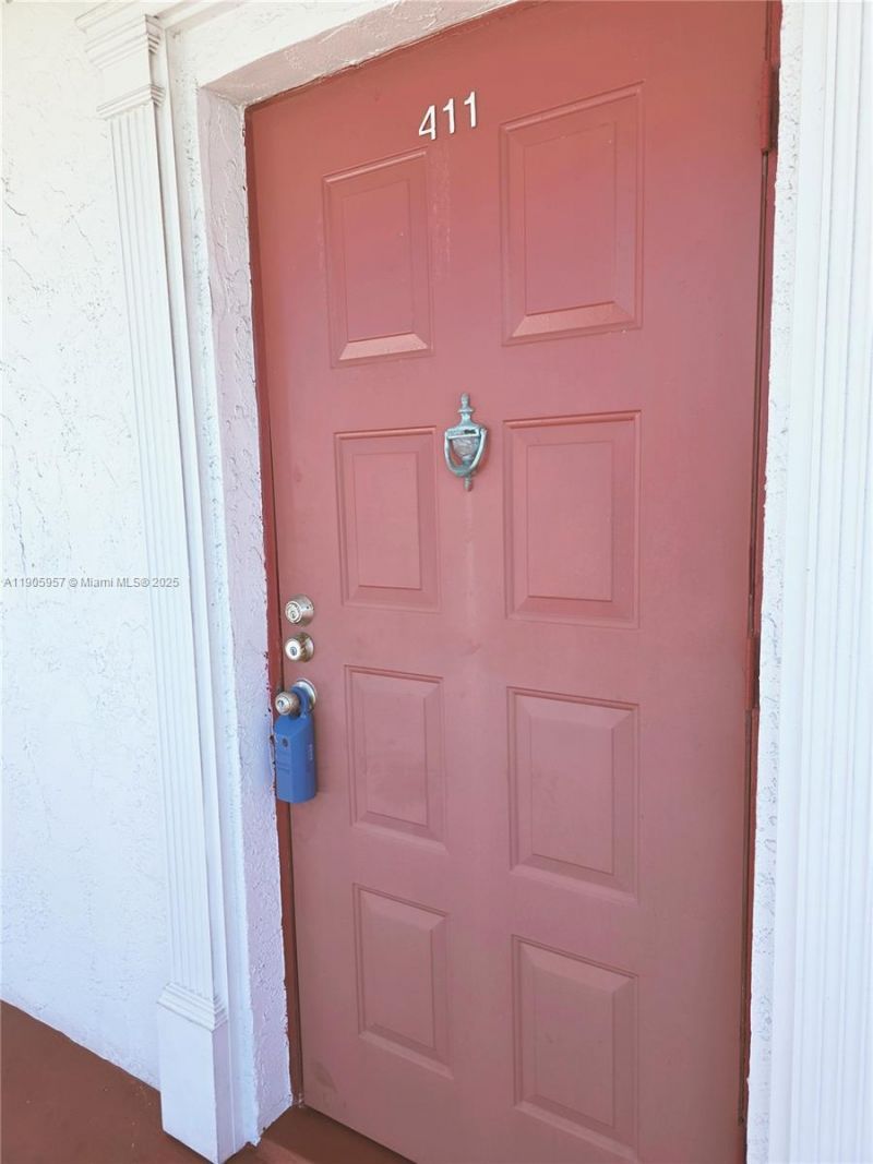 4140 NW 44th Ave, Unit 411, Lauderdale Lakes, FL 33319 Photo