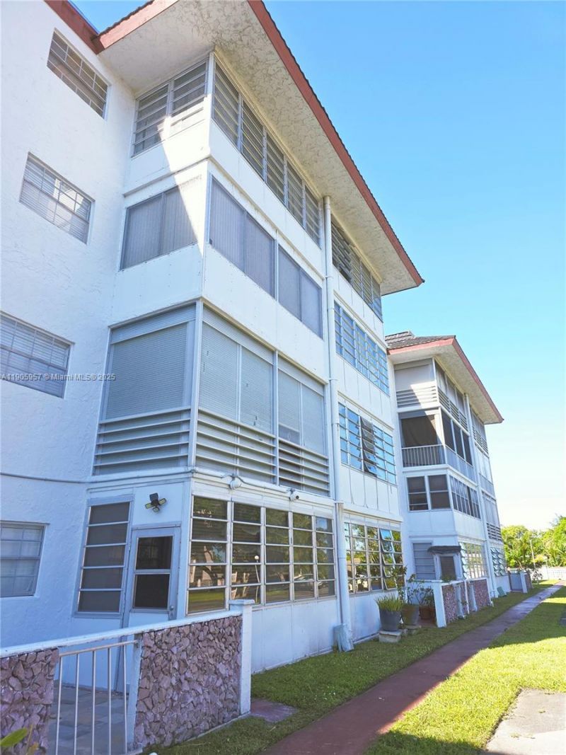 4140 NW 44th Ave, Unit 411, Lauderdale Lakes, FL 33319 Photo