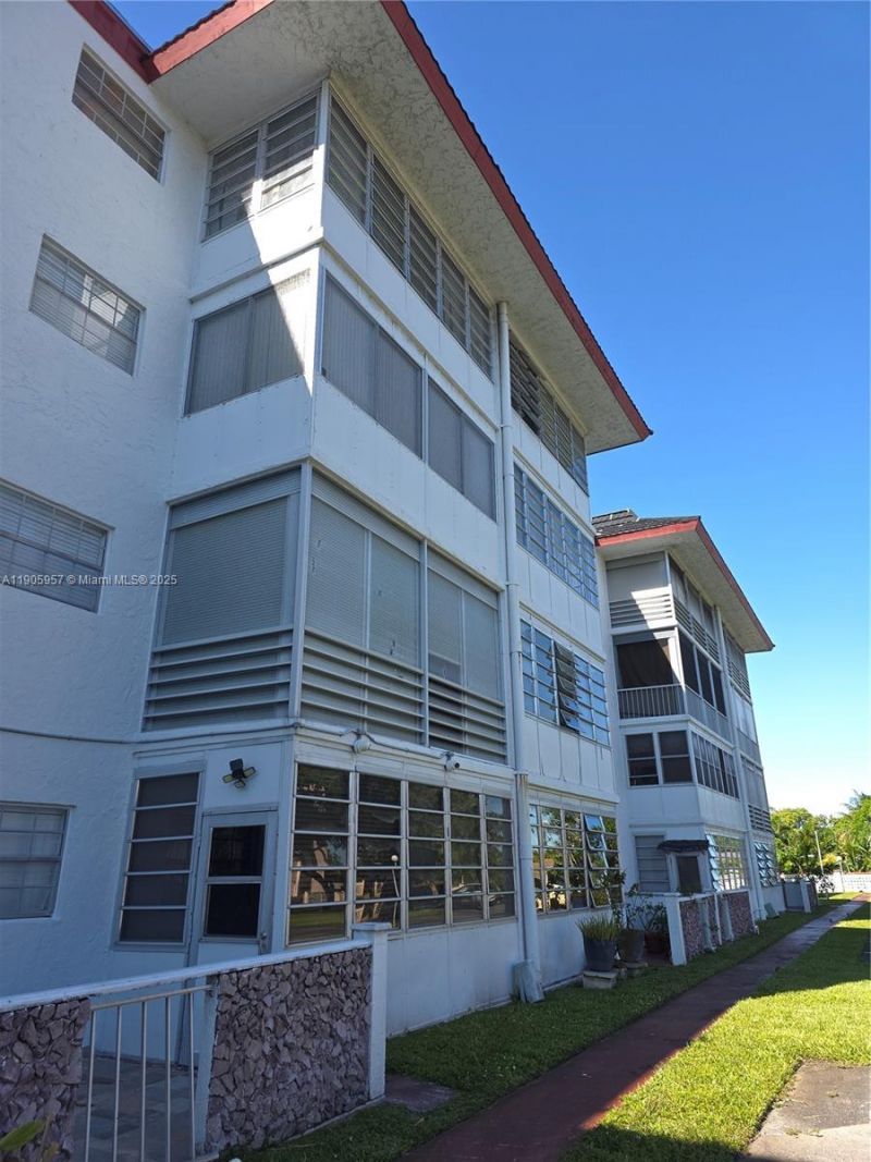 4140 NW 44th Ave, Unit 411, Lauderdale Lakes, FL 33319 Photo