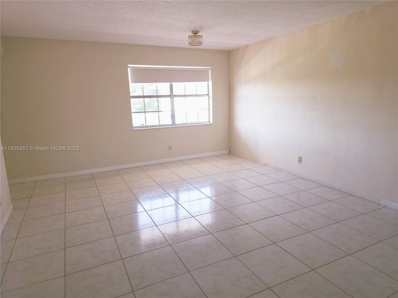 4140 NW 44th Ave, Unit 411, Lauderdale Lakes, FL 33319 Photo
