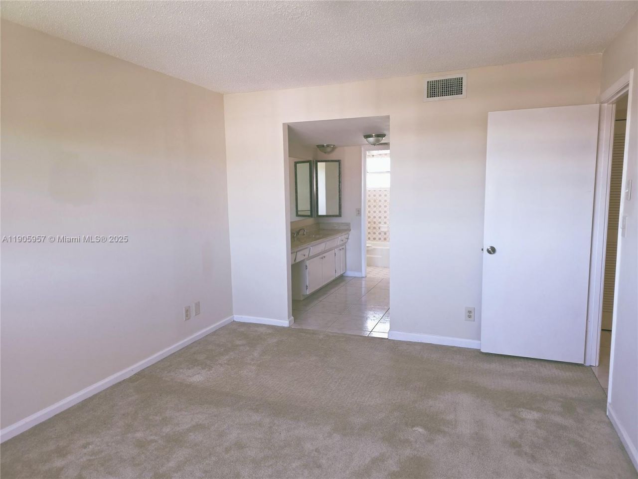 4140 NW 44th Ave, Unit 411, Lauderdale Lakes, FL 33319 Photo