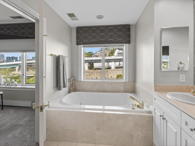 900 Adams Crossing, Unit 6800, Cincinnati, OH 45202 Photo 44