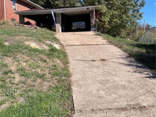 Delia Avenue, Martins Ferry, OH 43935