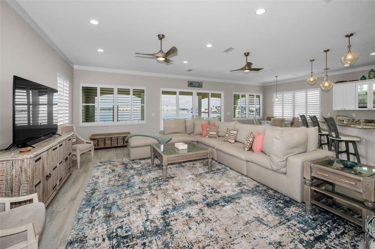 15459 2nd Street E, Madeira Beach, FL 33708 Photo