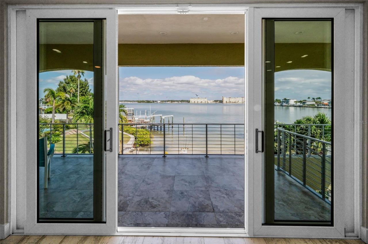 15459 2nd Street E, Madeira Beach, FL 33708 Photo