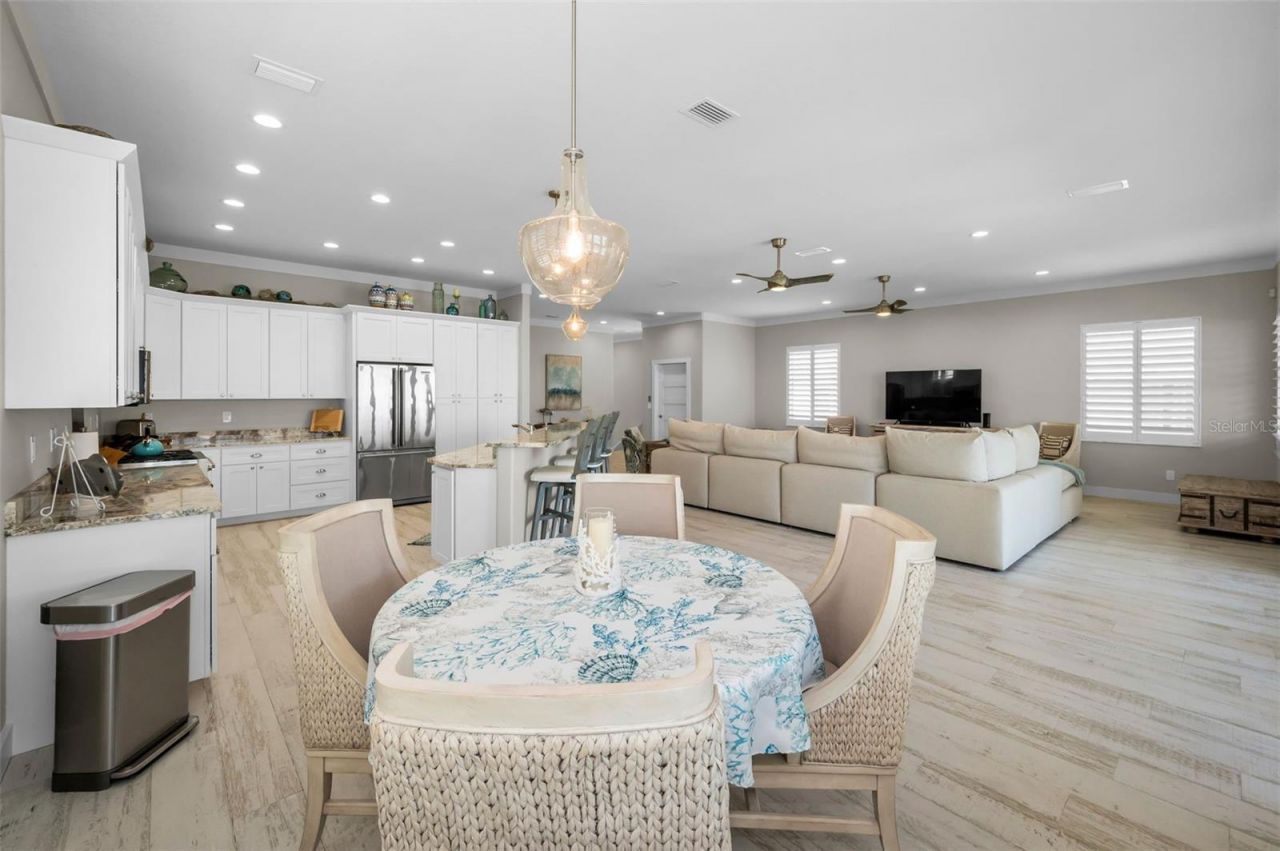 15459 2nd Street E, Madeira Beach, FL 33708 Photo