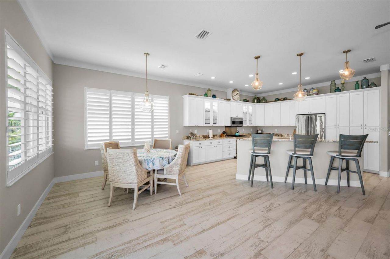 15459 2nd Street E, Madeira Beach, FL 33708 Photo