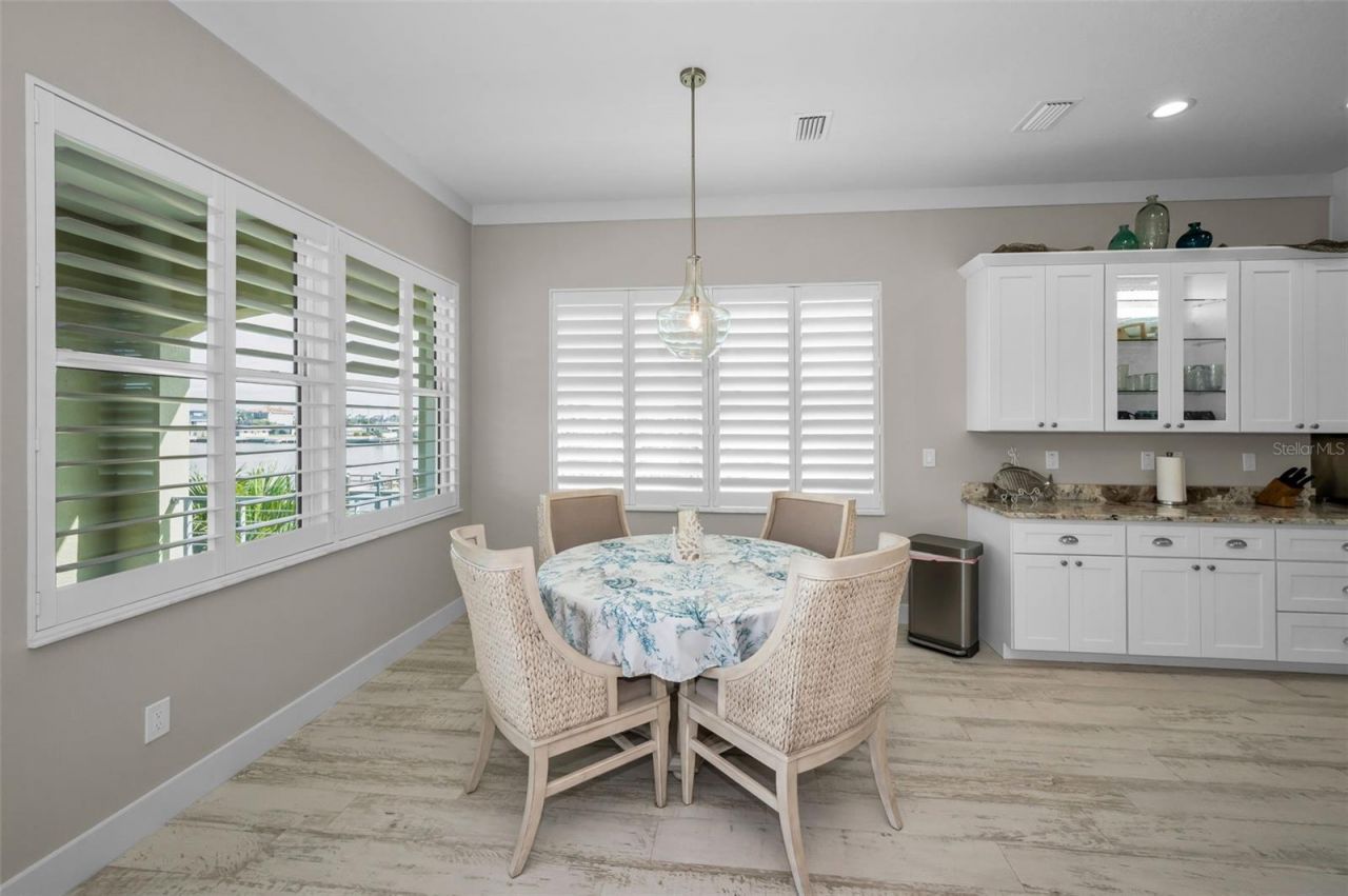 15459 2nd Street E, Madeira Beach, FL 33708 Photo