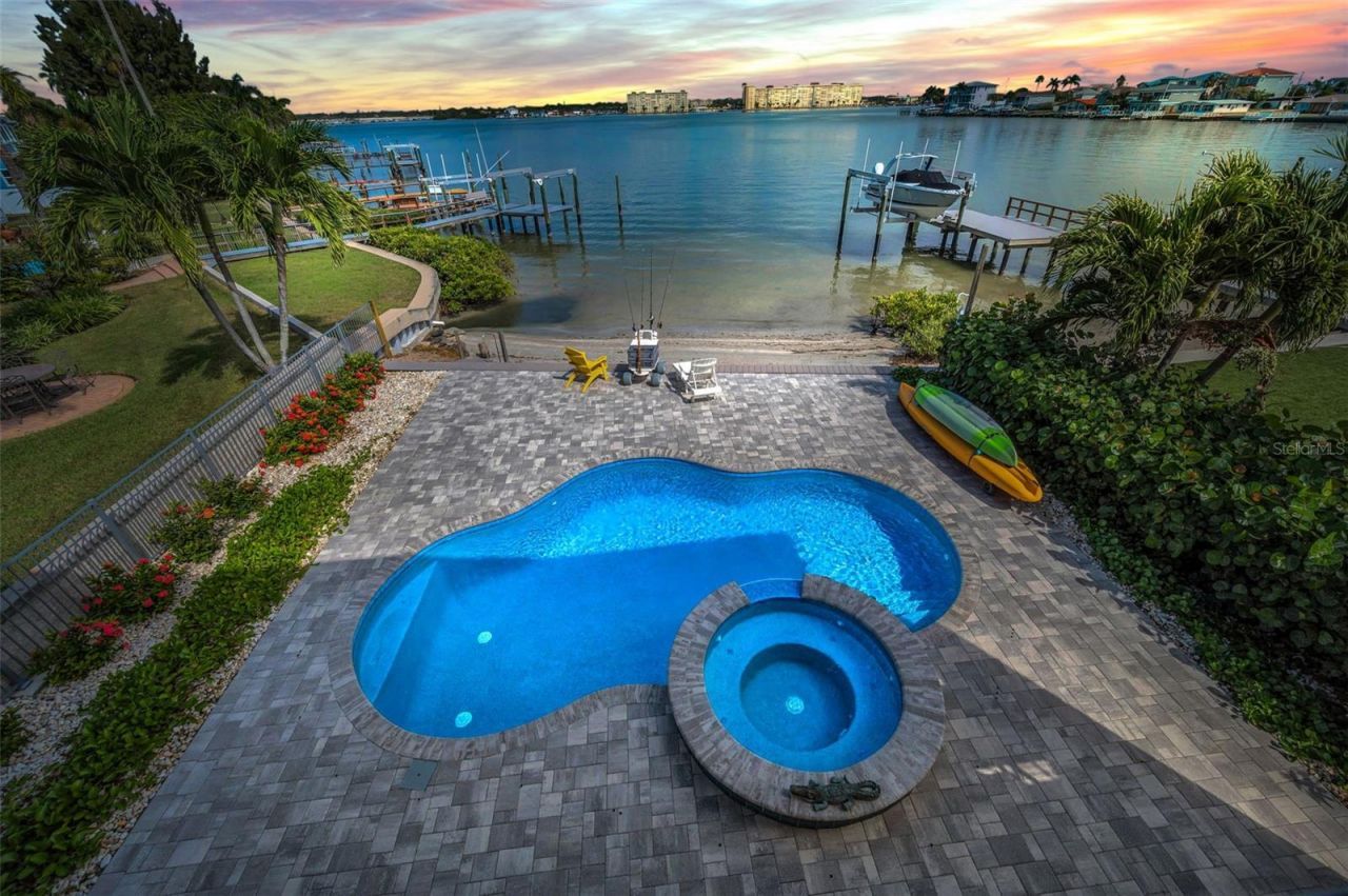 15459 2nd Street E, Madeira Beach, FL 33708 Photo