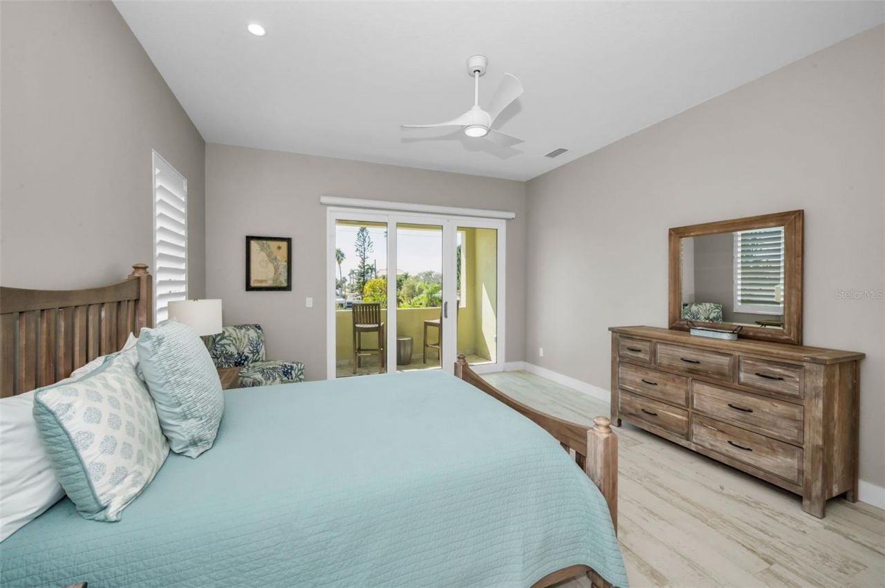 15459 2nd Street E, Madeira Beach, FL 33708 Photo