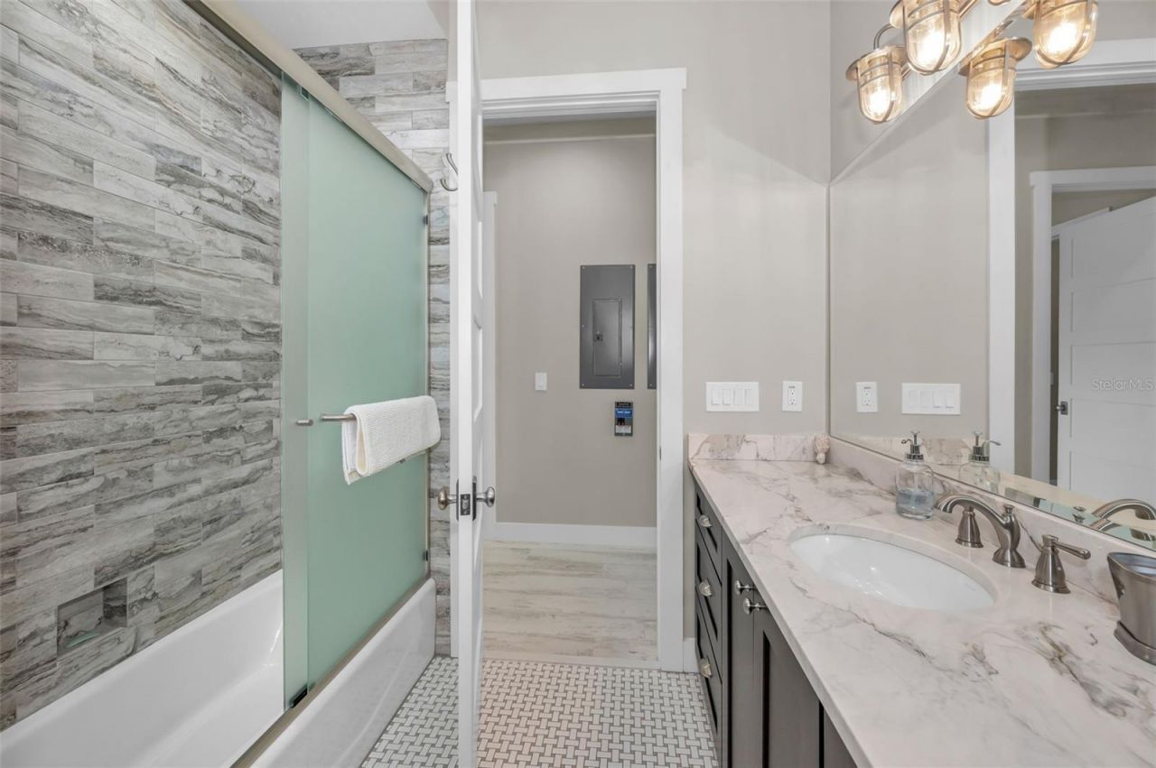 15459 2nd Street E, Madeira Beach, FL 33708 Photo