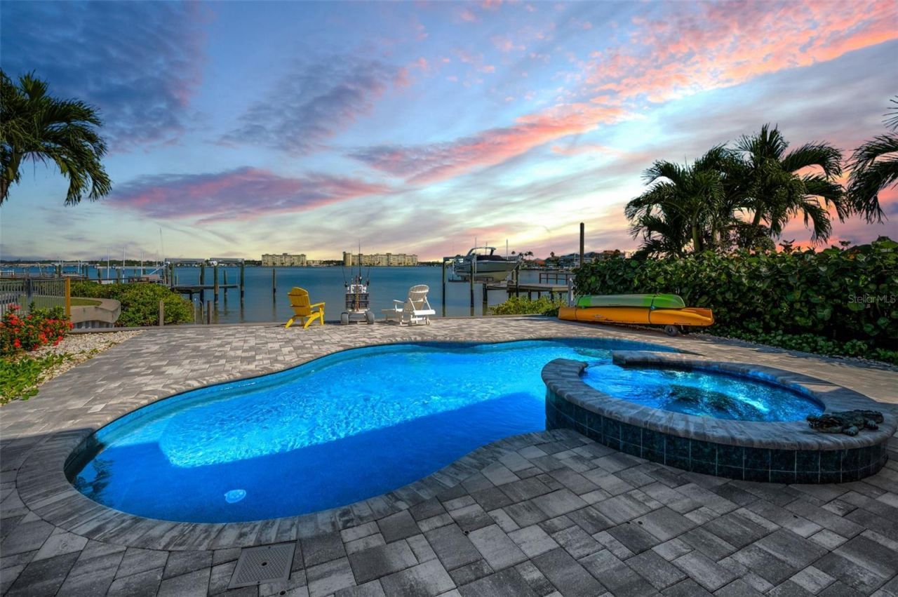 15459 2nd Street E, Madeira Beach, FL 33708 Photo