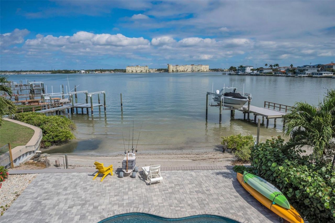 15459 2nd Street E, Madeira Beach, FL 33708 Photo