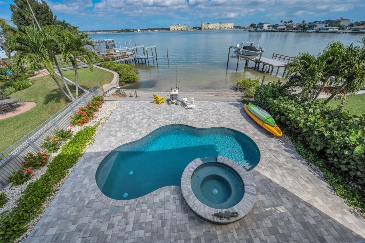 15459 2nd Street E, Madeira Beach, FL 33708 Photo