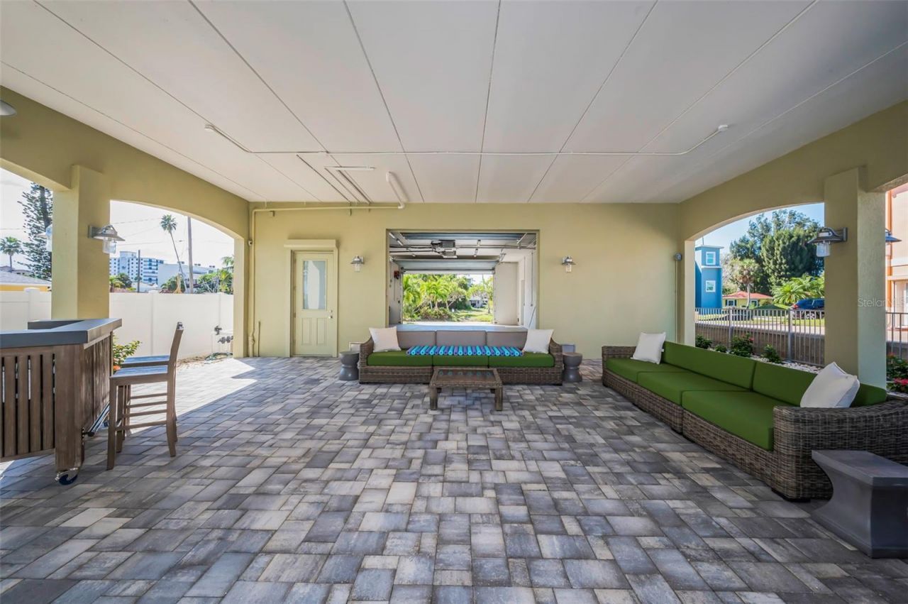 15459 2nd Street E, Madeira Beach, FL 33708 Photo