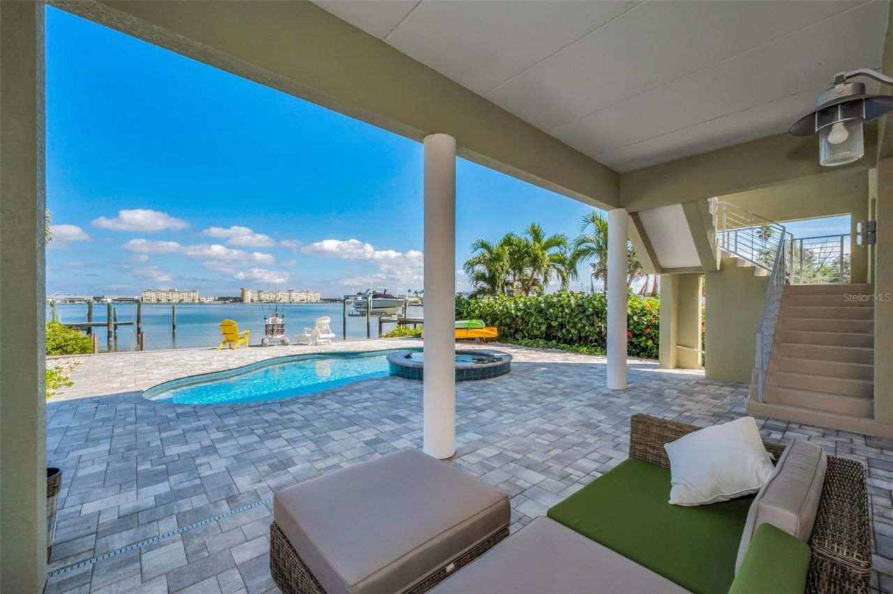 15459 2nd Street E, Madeira Beach, FL 33708 Photo