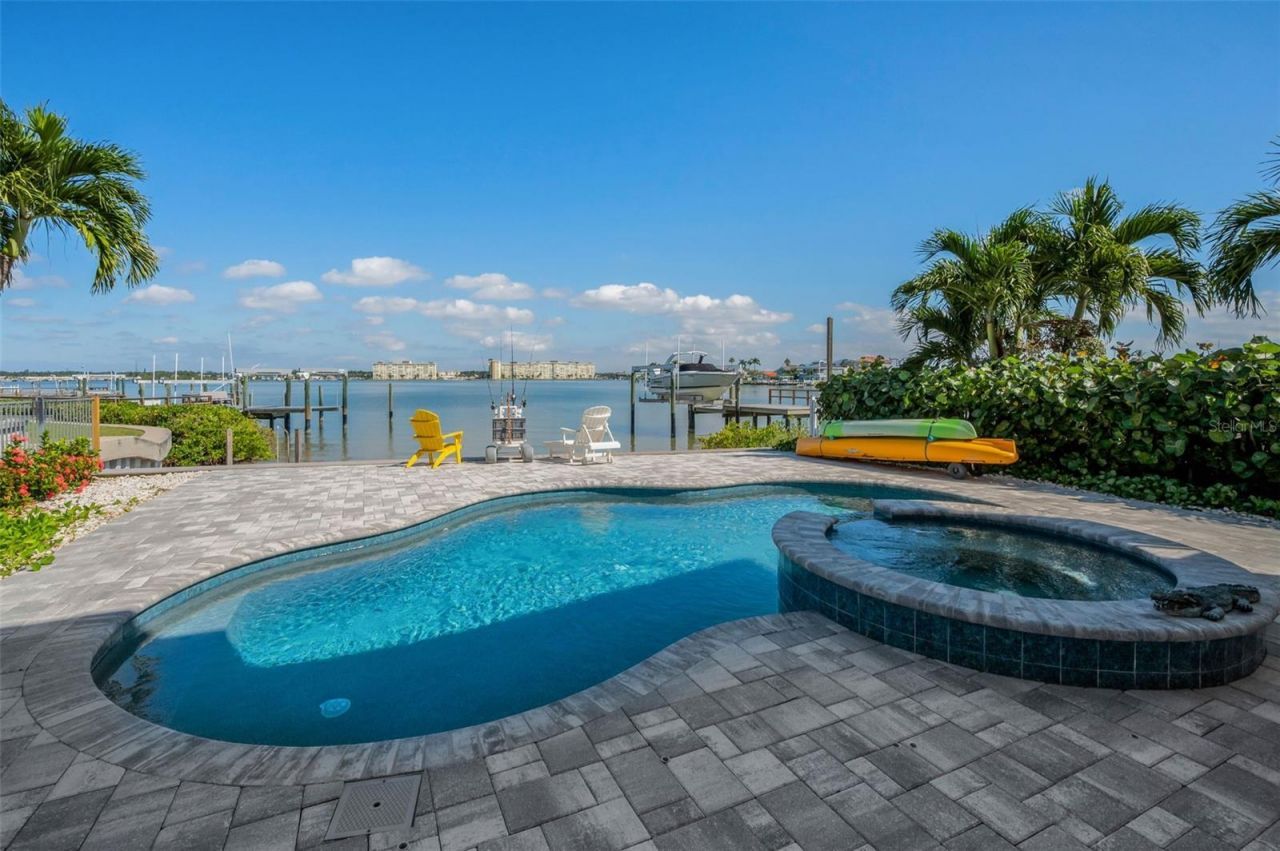 15459 2nd Street E, Madeira Beach, FL 33708 Photo