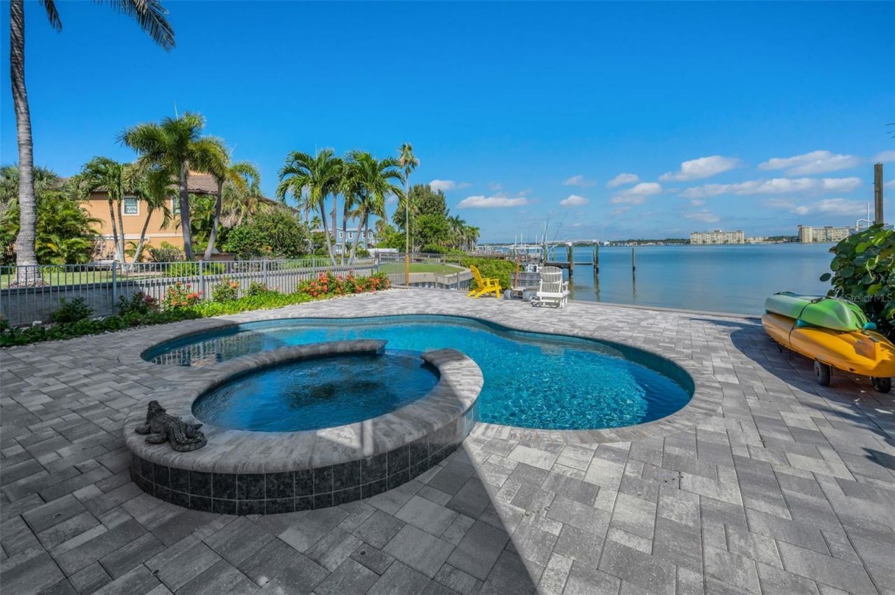 15459 2nd Street E, Madeira Beach, FL 33708 Photo