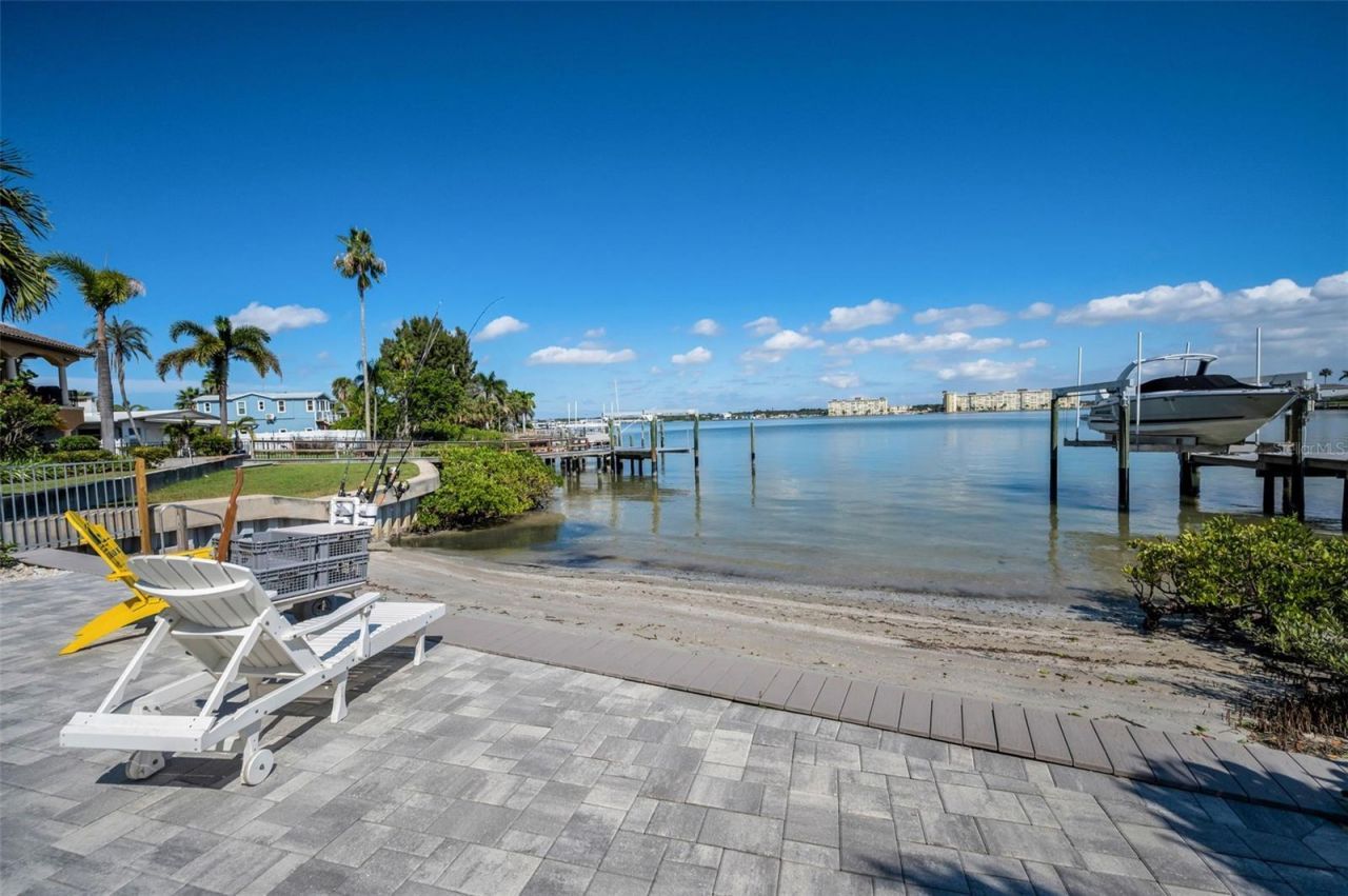 15459 2nd Street E, Madeira Beach, FL 33708 Photo