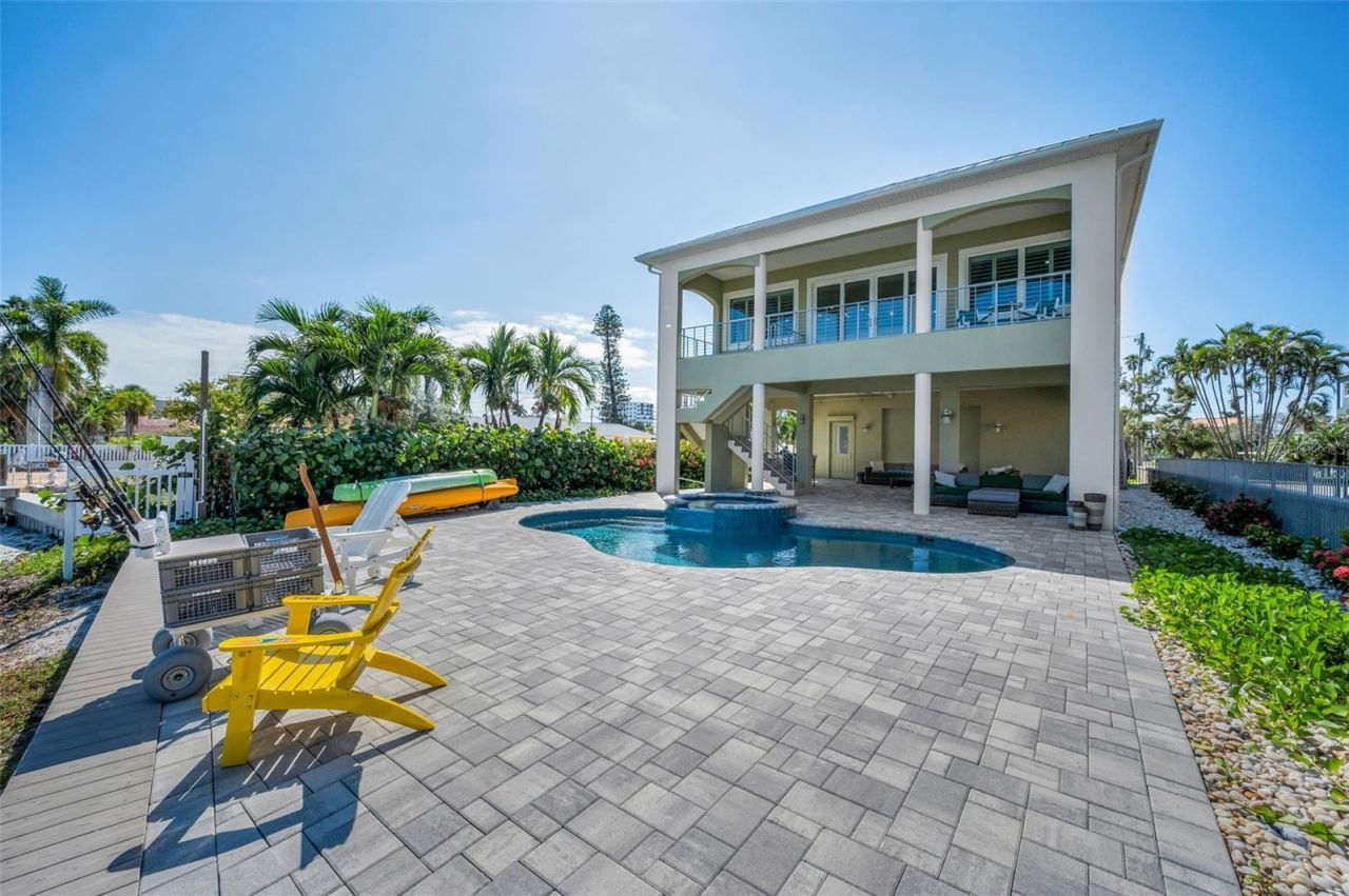 15459 2nd Street E, Madeira Beach, FL 33708 Photo