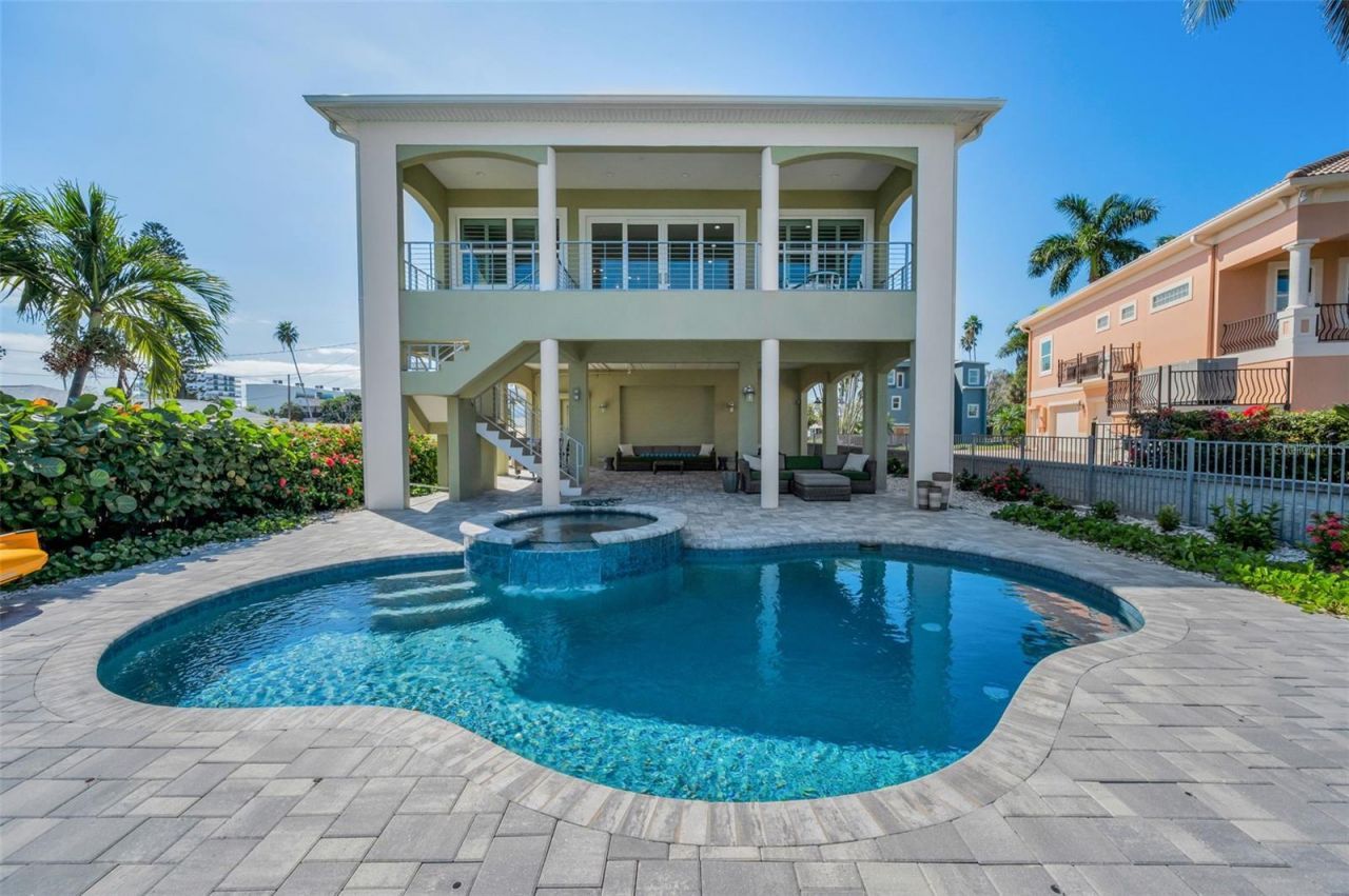 15459 2nd Street E, Madeira Beach, FL 33708 Photo