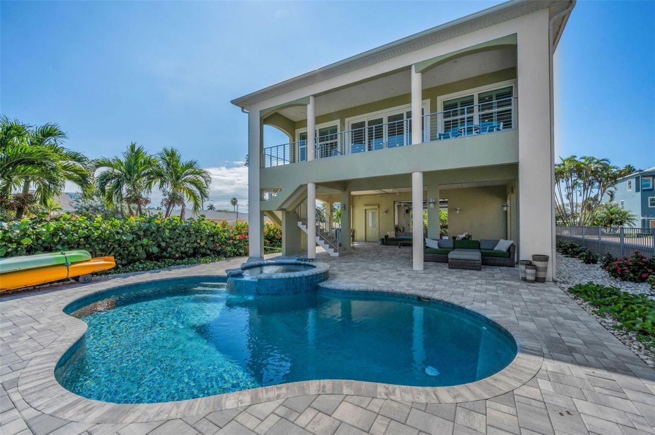 15459 2nd Street E, Madeira Beach, FL 33708 Photo