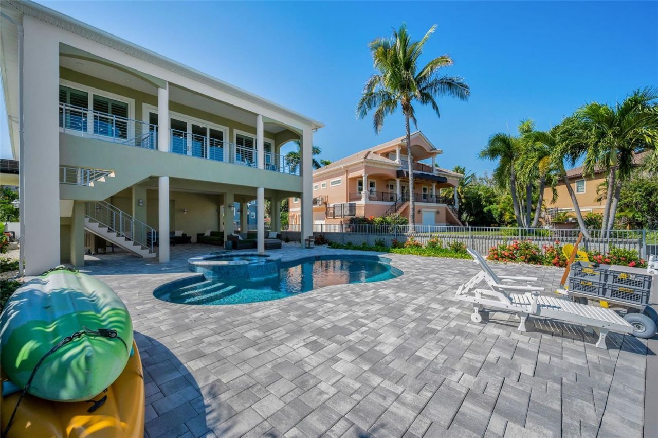 15459 2nd Street E, Madeira Beach, FL 33708 Photo