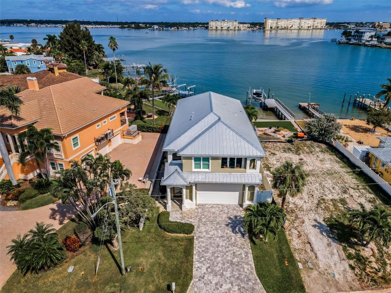 15459 2nd Street E, Madeira Beach, FL 33708 Photo